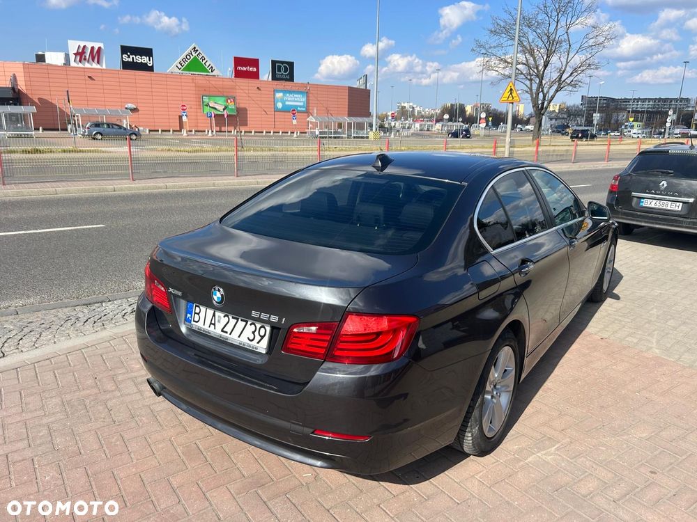 BMW Seria 5 528i xDrive Luxury Line - 12