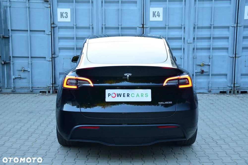 Tesla Model Y - 14
