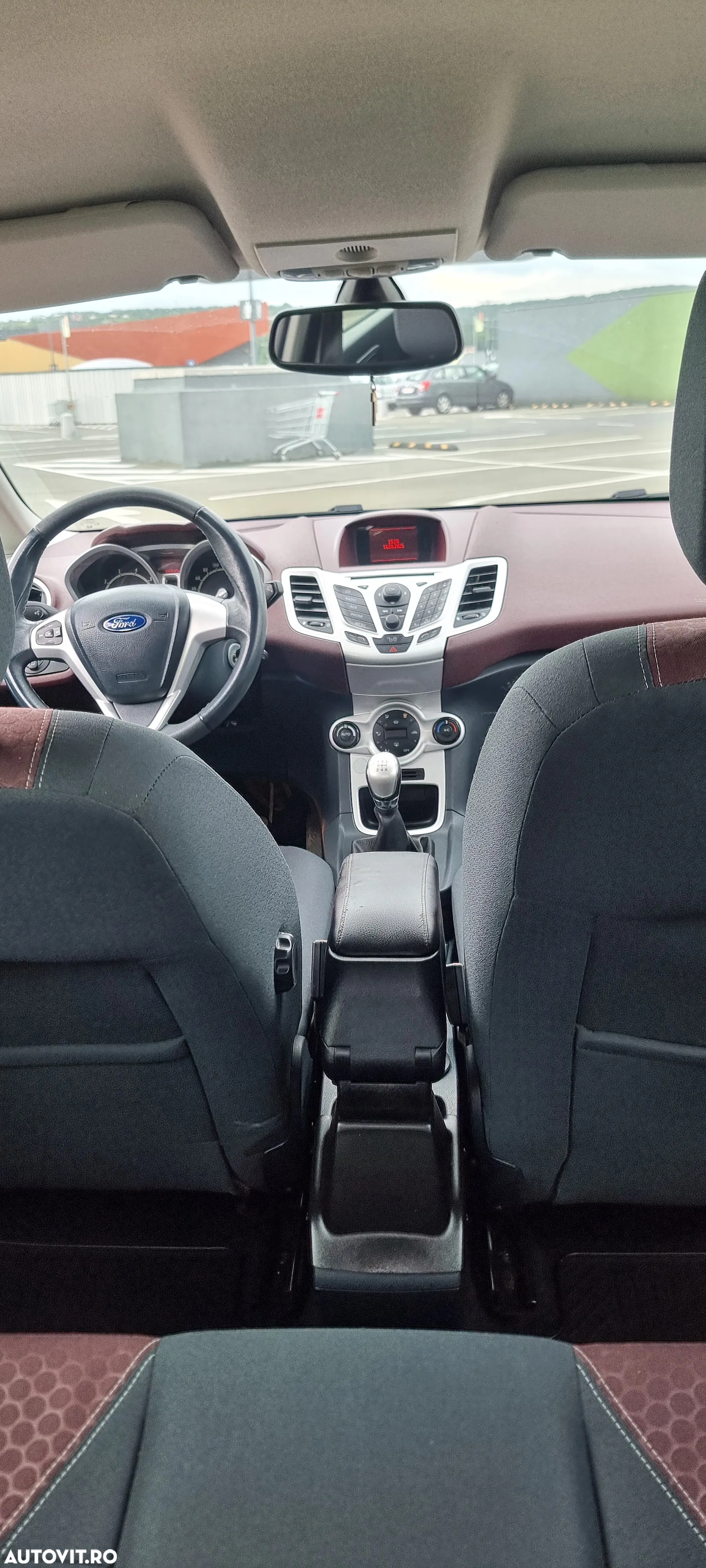 Ford Fiesta 1.4i Ghia - 8