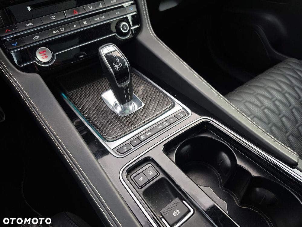 Jaguar F-Pace 5.0 V8 S/C AWD SVR - 31