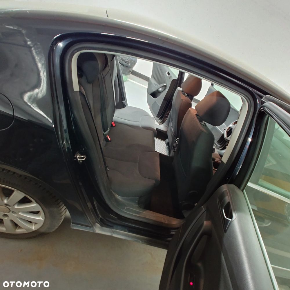 Volkswagen Passat 2.0 FSI Comfortline - 18