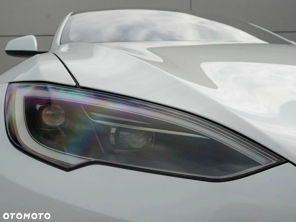 Tesla Model S - 5