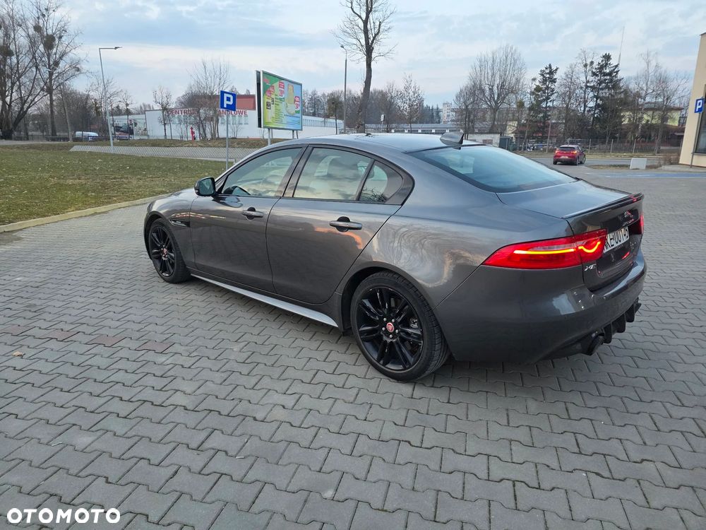 Jaguar XE - 6