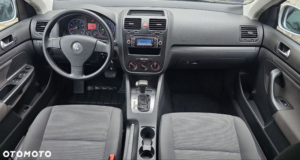 Volkswagen Jetta - 38