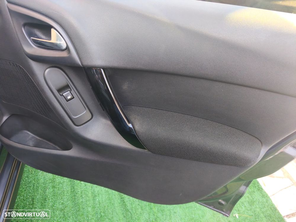 Citroën C3 1.2 PureTech Shine - 13