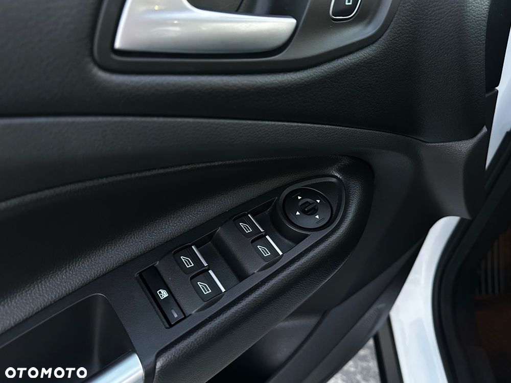 Ford Kuga - 24