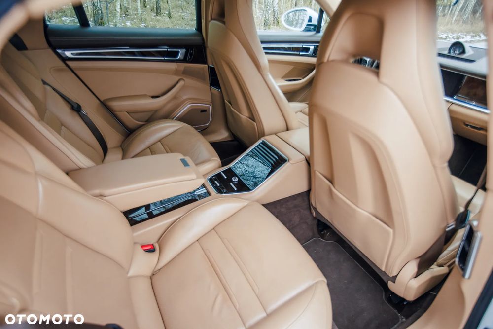 Porsche Panamera 4S - 5