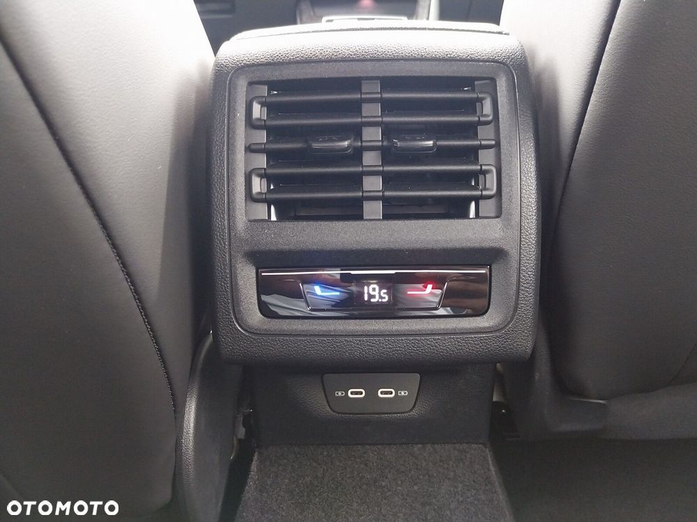 Volkswagen Golf Variant 2.0 TSI 4Motion R - 22