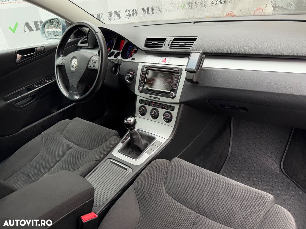 Volkswagen Passat Variant 2.0 TDI BlueMotion Technology DPF Highline - 11