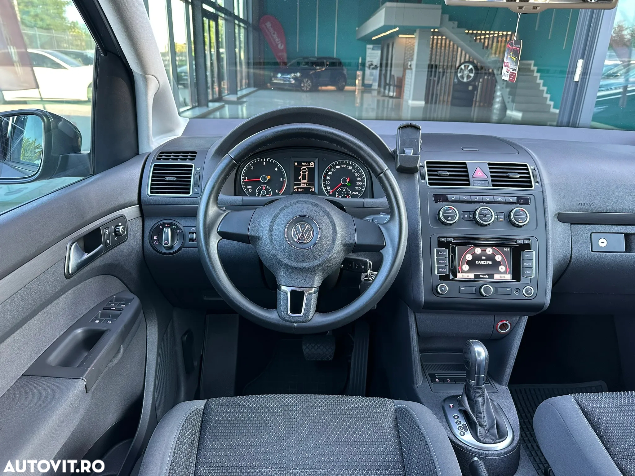 Volkswagen Touran 1.6 TDI DPF BlueMotion Technology DSG Comfortline - 6