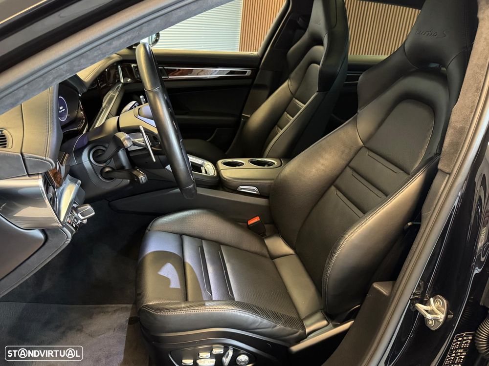 Porsche Panamera Sport Turismo Turbo S E-Hybrid - 17
