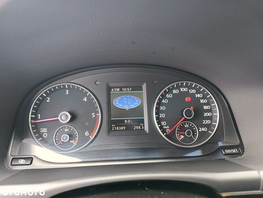 Volkswagen Touran 2.0 TDI DPF BlueMotion Technology Highline - 26