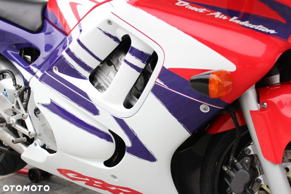 Honda CBR - 13