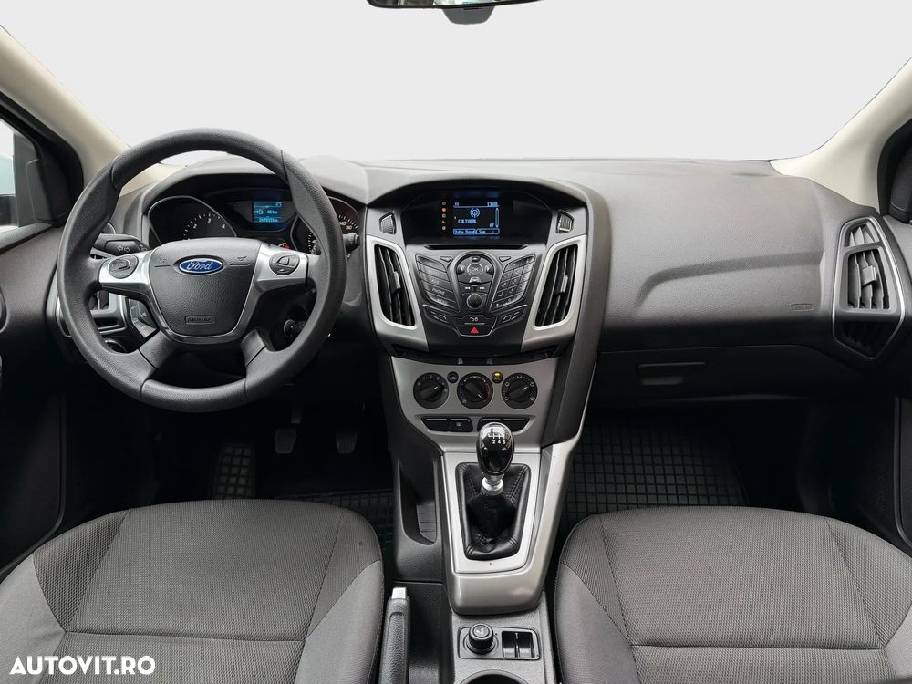 Ford Focus 1.6 TDCI DPF Ambiente - 8