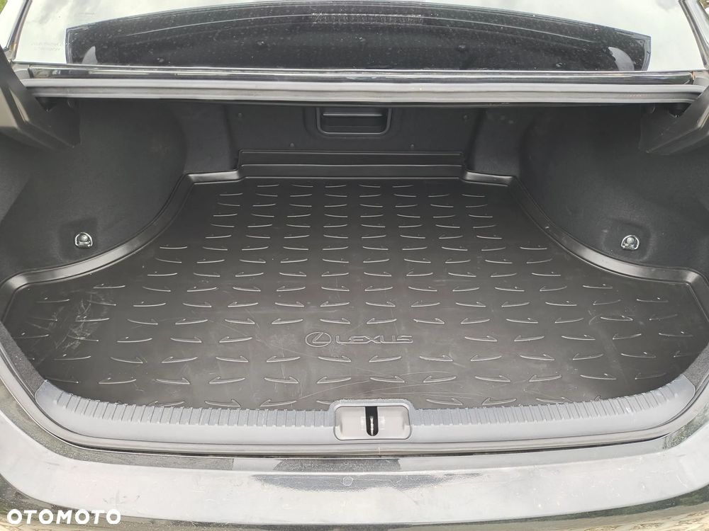 Lexus ES 300h Business Edition + - 24