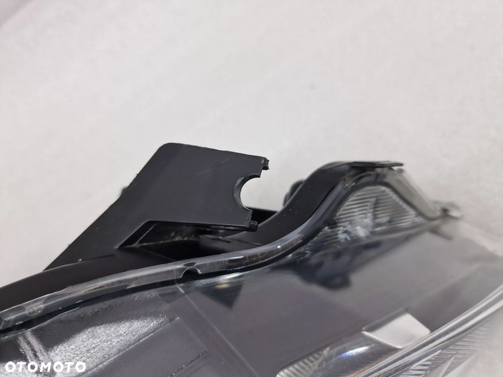 TOYOTA YARIS III 3 LIFT 14- PRAWA LAMPA PRZEDNIA PRZÓD SOCZEWKA , NR KOITO 0D-160 , NR AUKCJI LA276 - 8