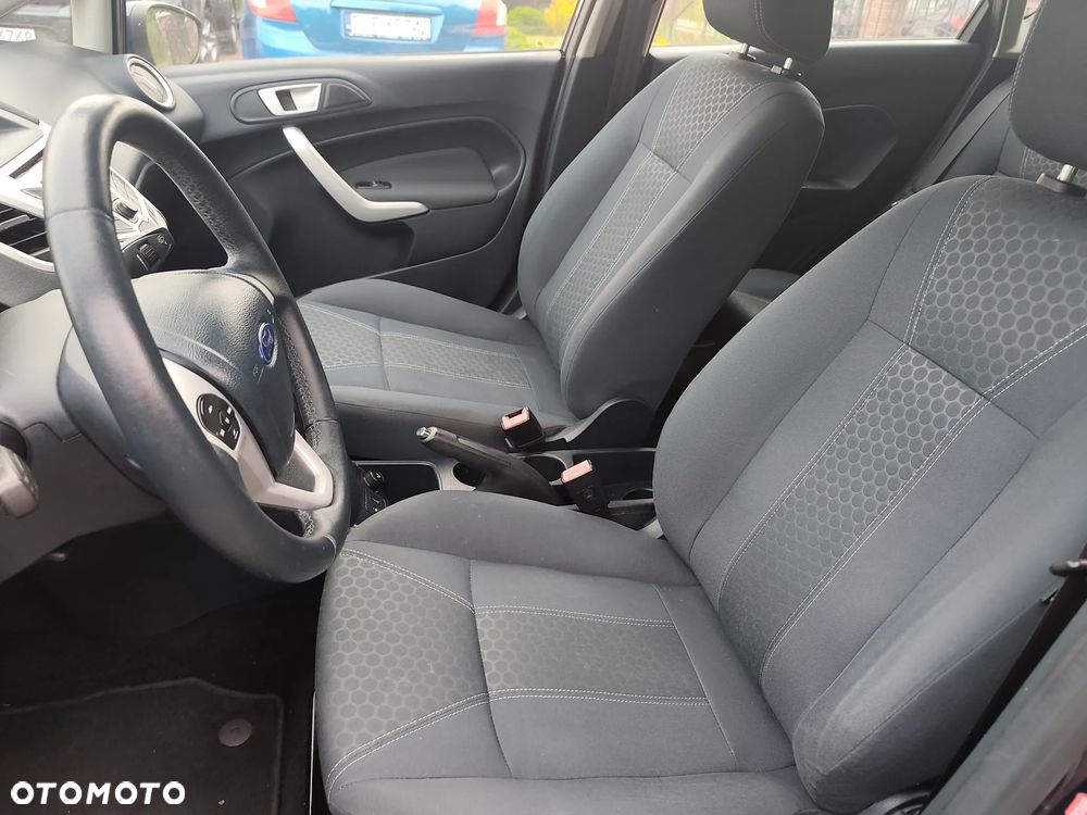 Ford Fiesta 1.6 TDCi DPF Titanium - 9