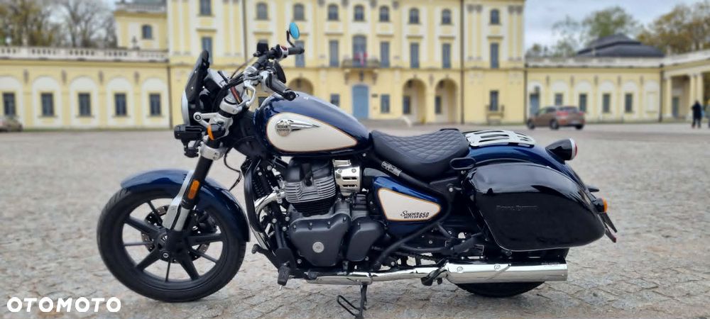Royal Enfield Super Meteor - 1