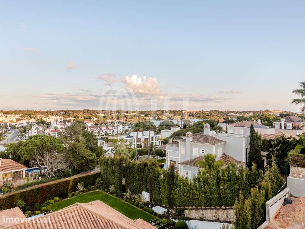 Moradia T4+1, com piscina, jardim, Quinta do Lago - Grande imagem: 3/25