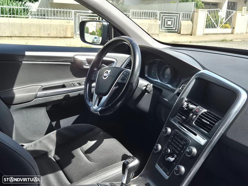 Volvo XC 60 2.0 D4 Momentum - 10
