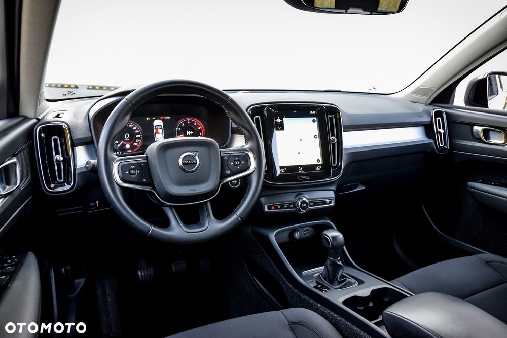Volvo XC 40 T2 Momentum - 17