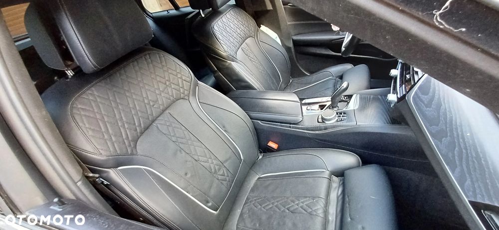 BMW Seria 5 530e xDrive - 29