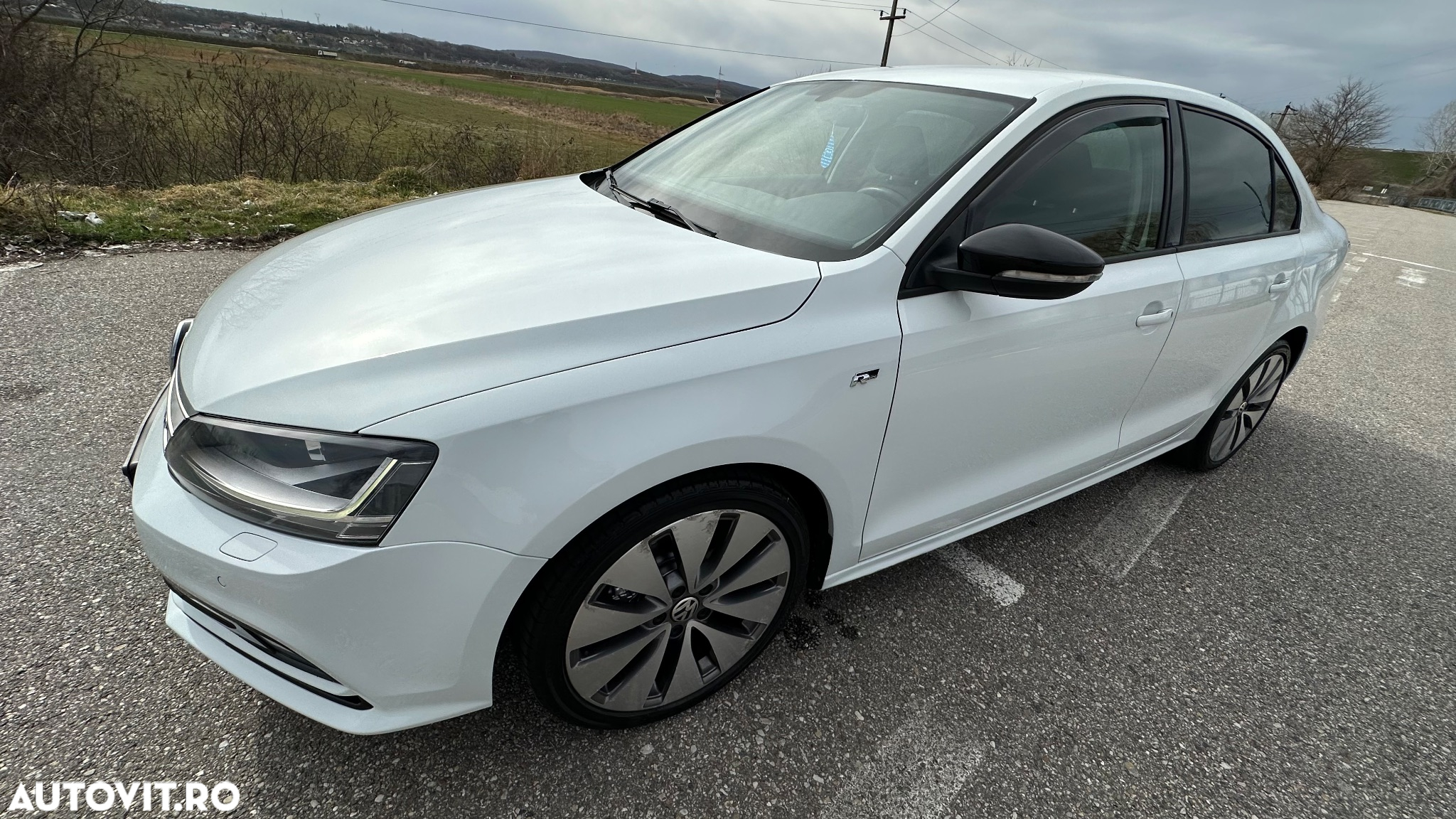Volkswagen Jetta 2.0 TDI DSG Highline - 11