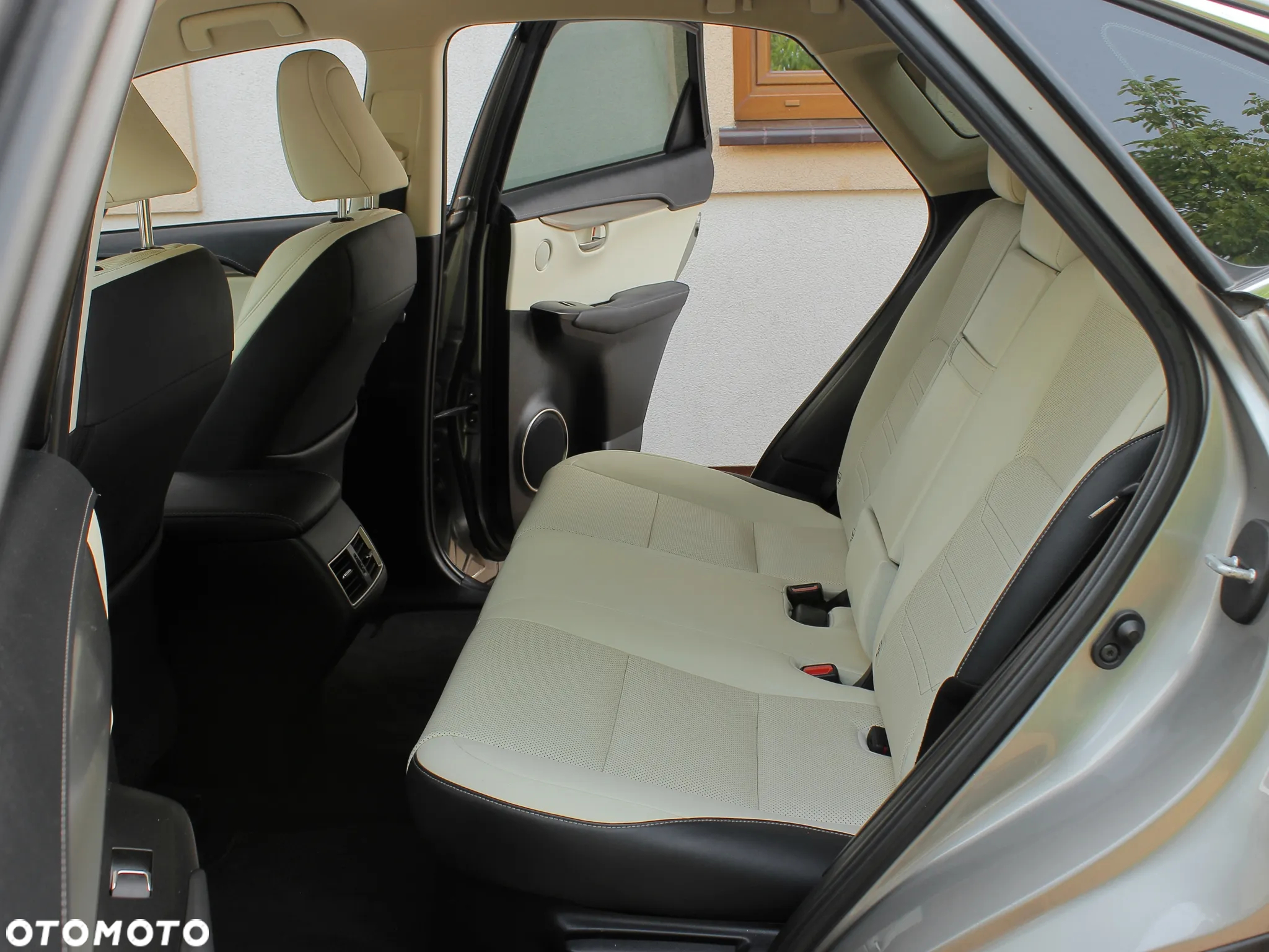 Lexus NX 300h Elite 2WD - 8