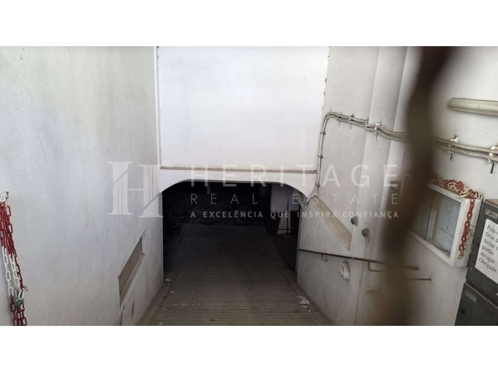 Garagem Box de 18 m² à Venda no Barreiro | Excelente Localização e ... - Grande imagem: 3/11