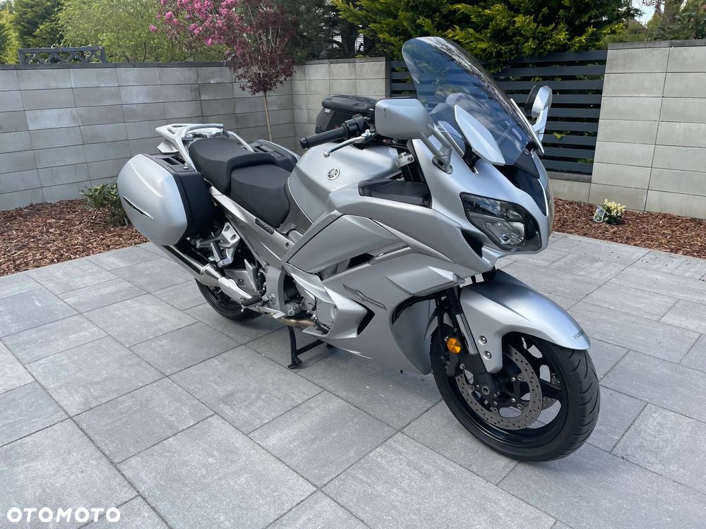 Yamaha FJR - 2