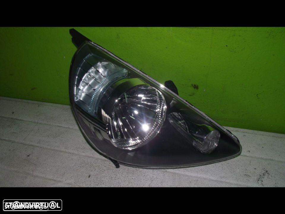 Farol Direito Honda Jazz - 2004 / 2007 - F936 - 1