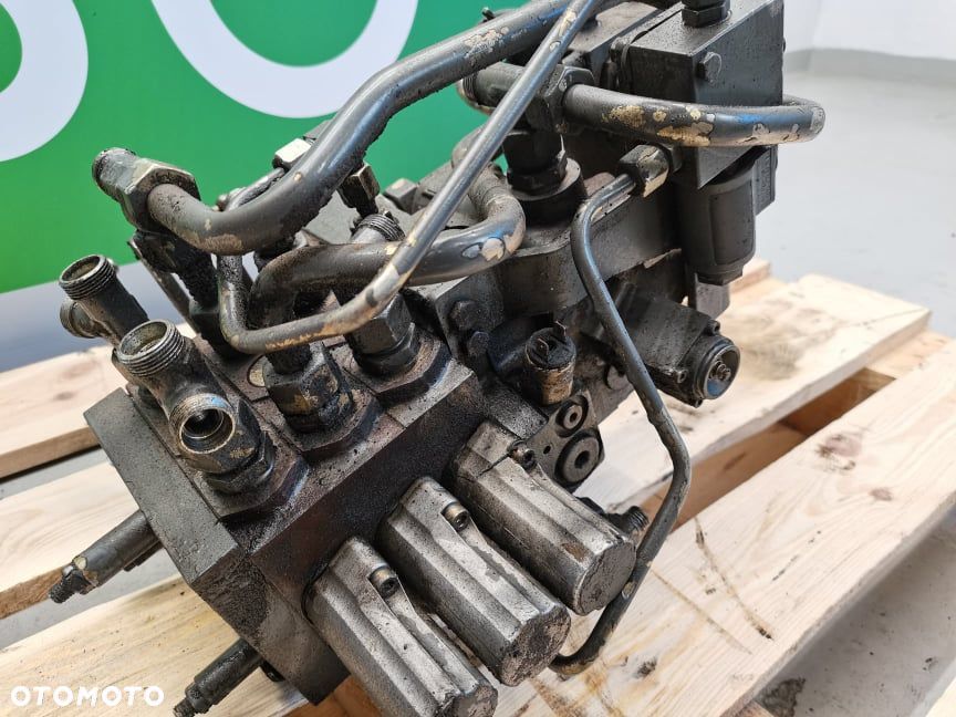 Rozdzielacz Fendt 824 Favorit - 4