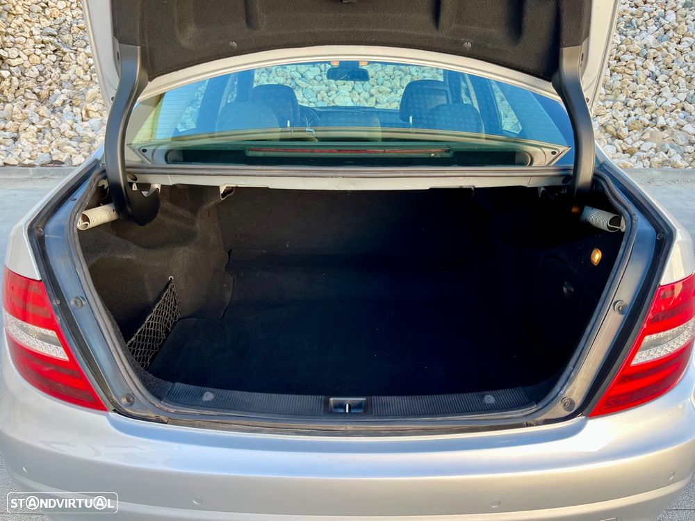 Mercedes-Benz C 180 CDi Avantgarde BlueEfficiency - 24