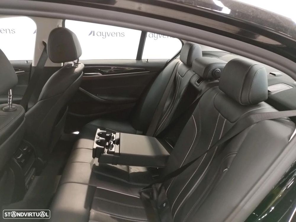 BMW 530 e Line Luxury - 8
