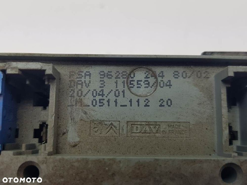 SKRZYNKA BEZPIECZNIKÓW CITROEN XSARA PICASSO 9628024480 - 2