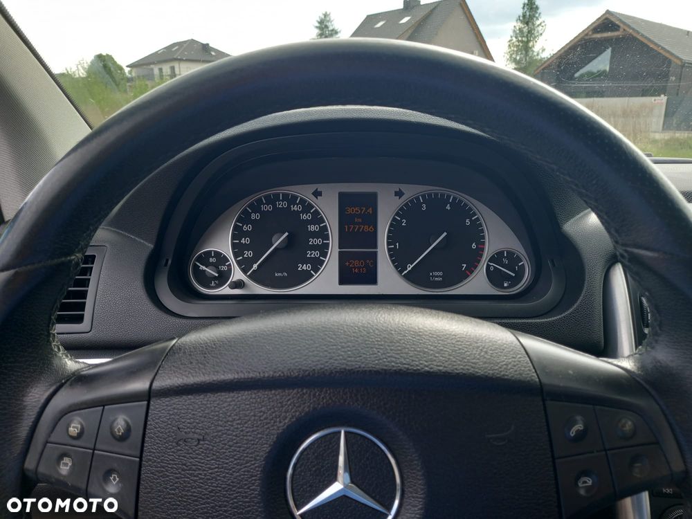 Mercedes-Benz Klasa B 180 BlueEFFICIENCY SPORT EDITION - 8