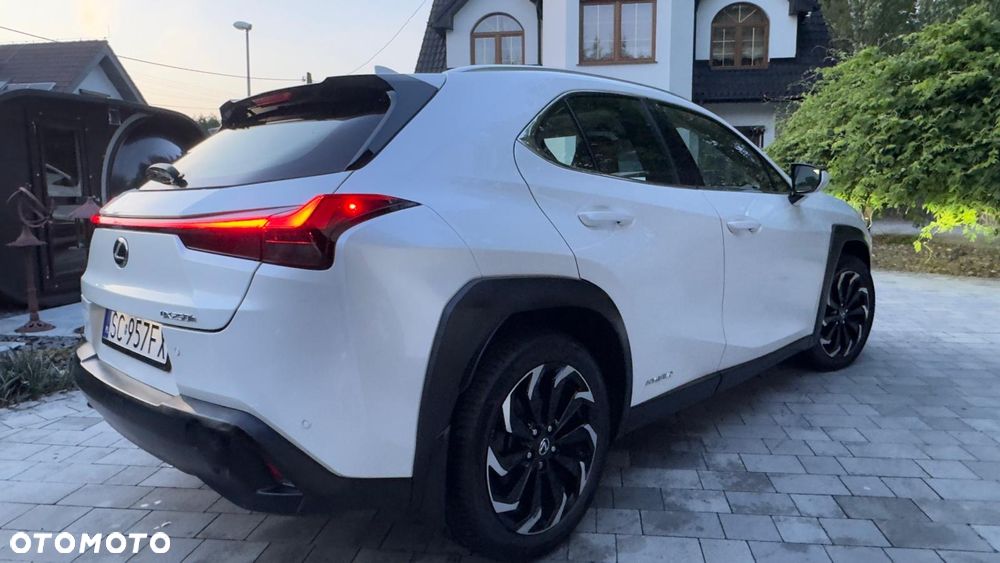 Lexus UX - 5