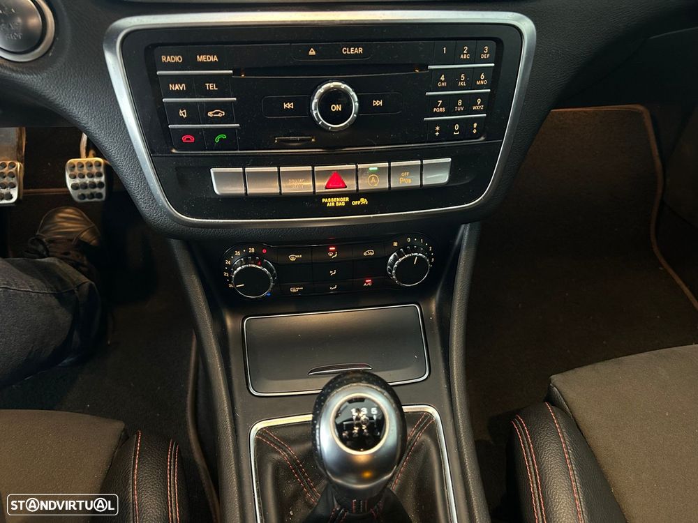 Mercedes-Benz CLA 200 d Shooting Brake AMG Line - 8