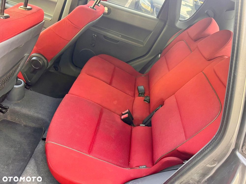 Mitsubishi Colt - 11