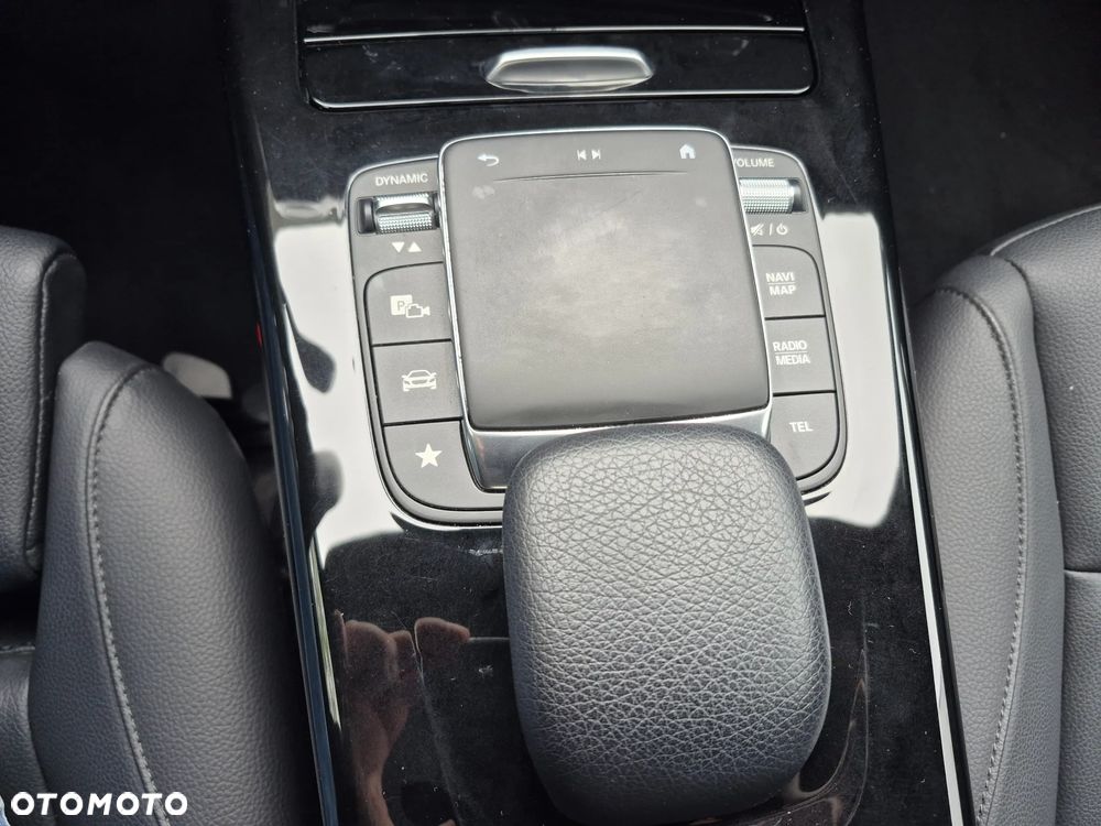 Mercedes-Benz CLA 180 7G-DCT - 23