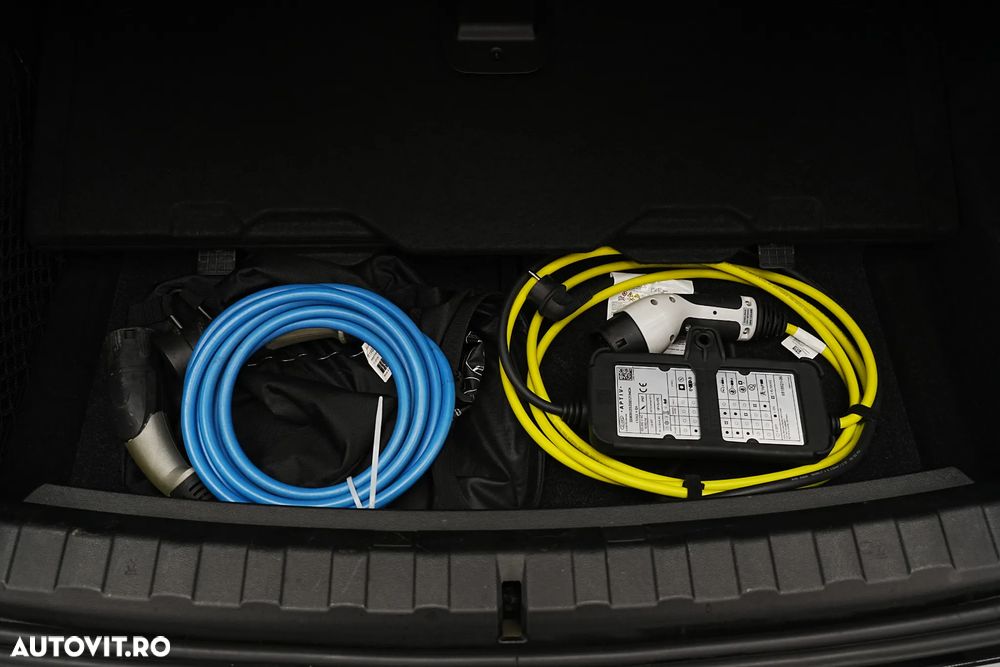 BMW Seria 3 330e Aut. - 40