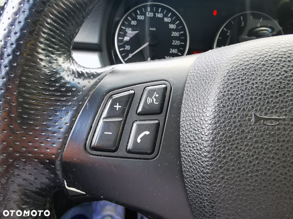 BMW Seria 3 320i - 25