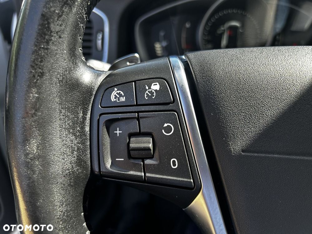 Volvo V60 Cross Country - 21