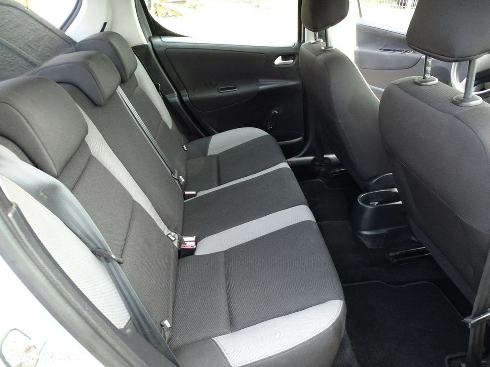 Peugeot 207 - 11
