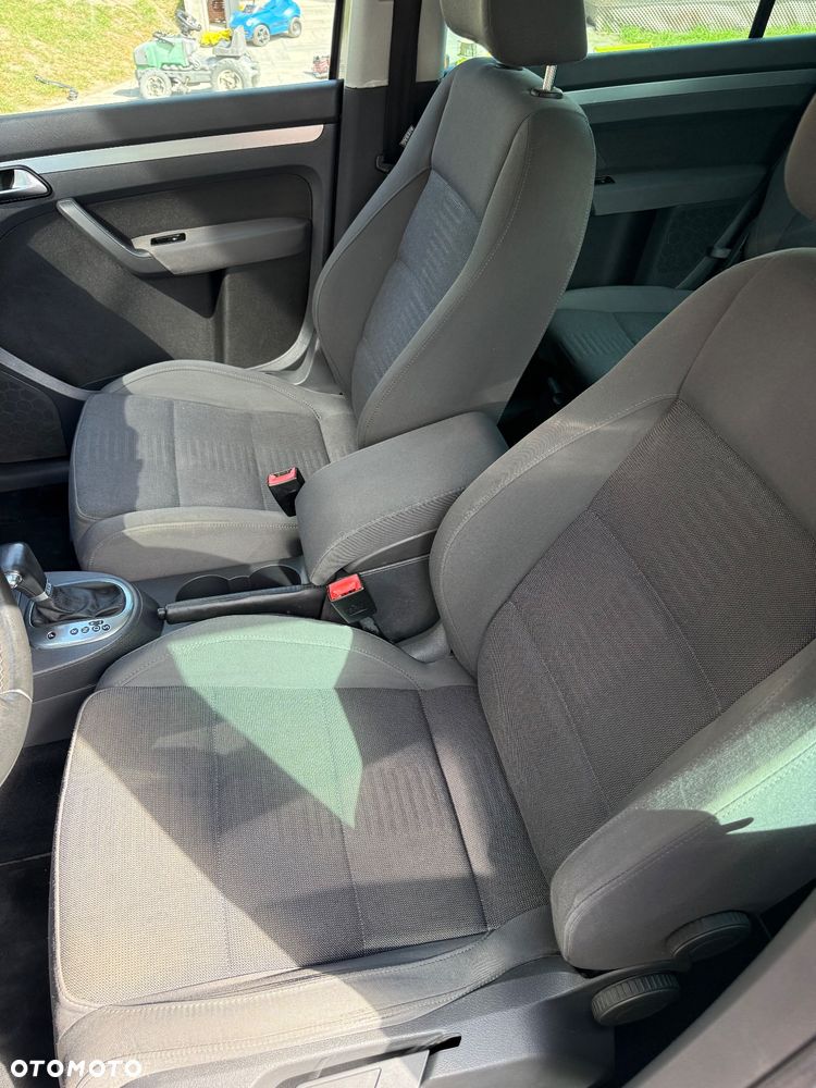 Volkswagen Touran 2.0 TDI DPF DSG Highline - 9