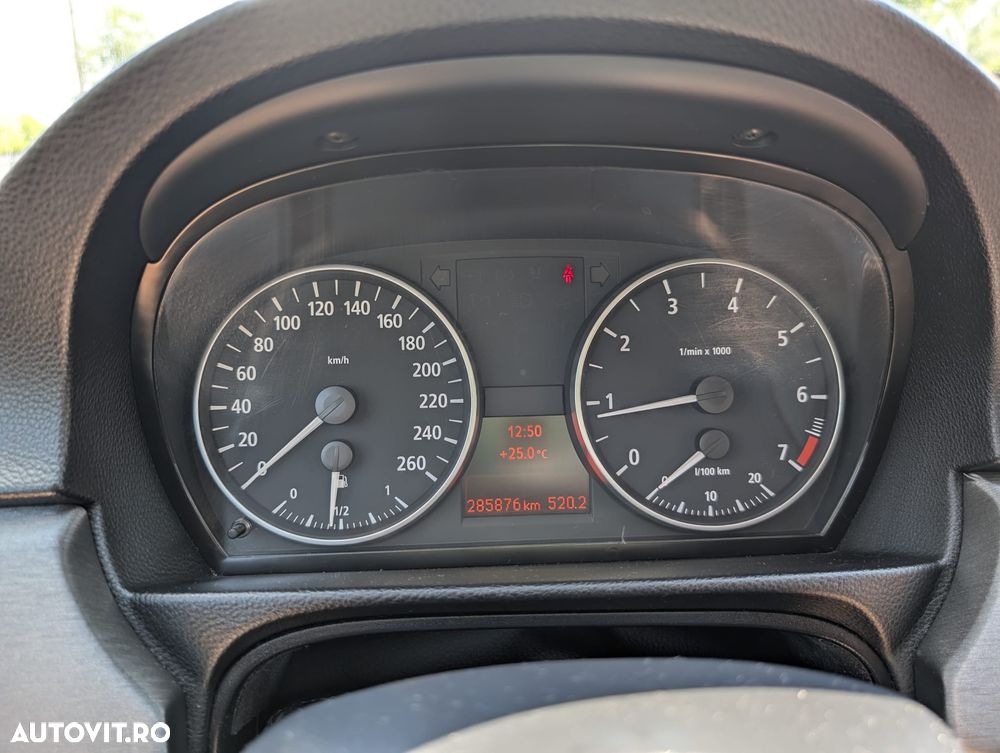 BMW Seria 3 320i - 12