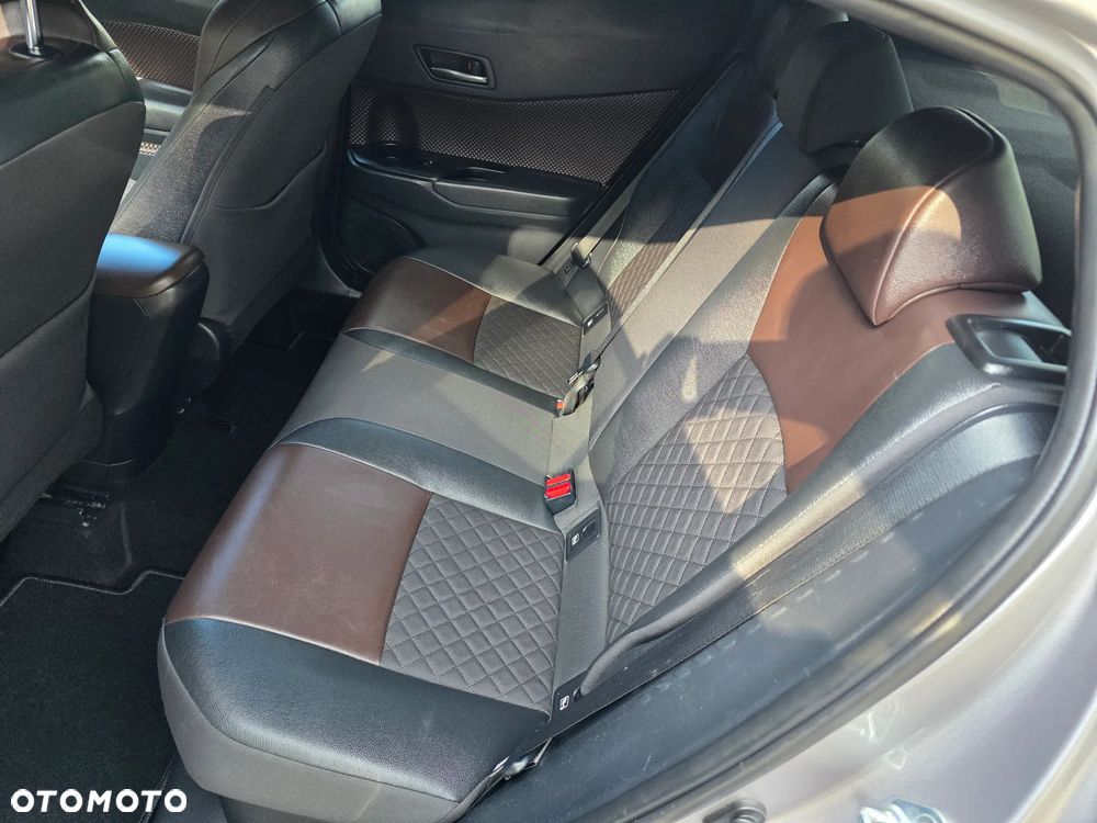 Toyota C-HR 1.8 Hybrid Neon Lime powered by JBL - 15