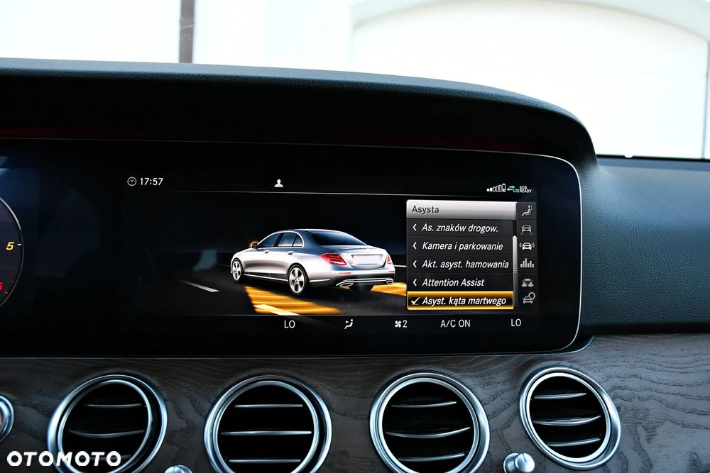 Mercedes-Benz Klasa E 220 d 4-Matic Business Edition 9G-TRONIC - 34