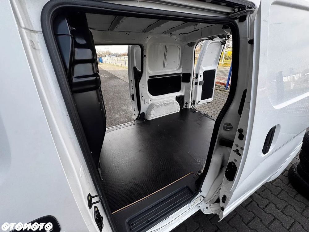 Nissan e-NV200 - 21