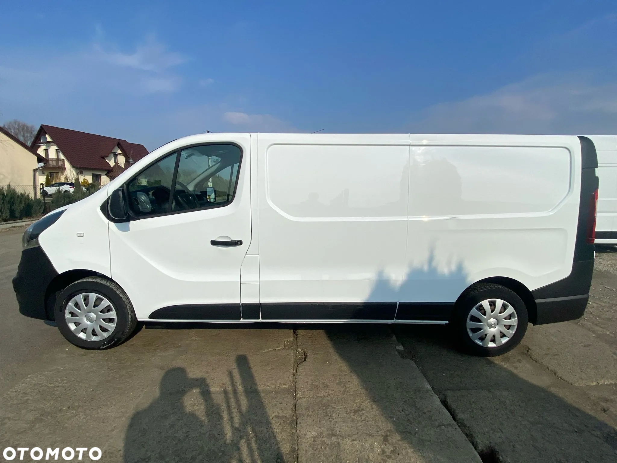 Opel Opel VIVARO / L2H1 / KLIMA / SPROWADZONY Z FRANCJI - 8